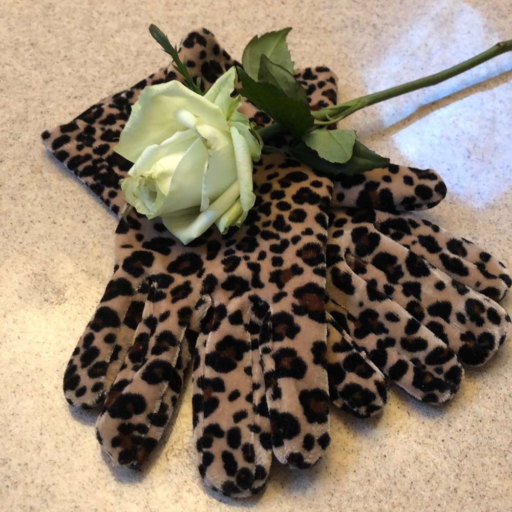 Faux Leopard Print Gloves